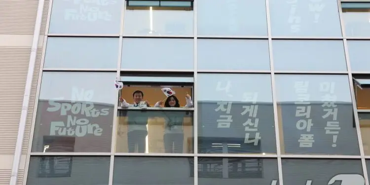 밀라노 선수촌에 걸린 태극기…”폼 미쳤다” 분위기 올리는 태극전사