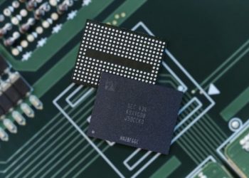 “엔비디아를 부품으로 쓴다”… 삼성·SK가 설계한 ‘포스트 HBM’의 덫과 역전된 반도체 계급