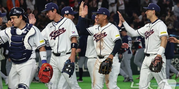 첫 승 따고 부담 떨친 류지현호…3년 전과 다른 한일전 준비[WBC]