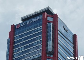 테슬라, LG엔솔 배터리 6.4조원 규모 구매…GM 철수 공장 활용