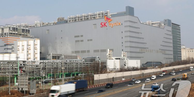 “SK하이닉스 미증시 상장, 5년래 최대 IPO될 것”-로이터