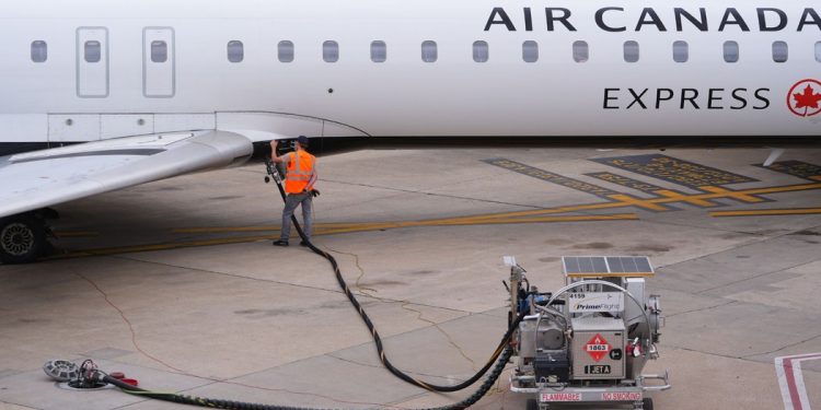 에어캐나다, 미국 주요 노선 중단…유가 급등 직격탄