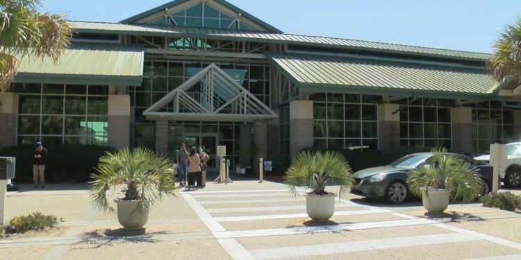 힐튼헤드 공항 확장 마무리… “작은 섬 공항 분위기는 그대로”