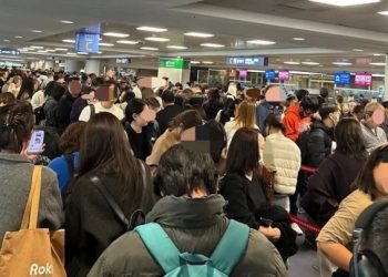공항 긴 대기줄 관리도 못하더니…인천공항 직원서비스 평가 ‘1위→4위’