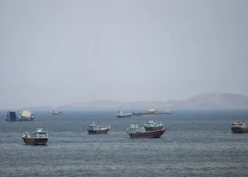 이란 “해협 先개방·後핵협상” 제안…백악관 “국가안보팀서 논의”