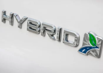 하이브리드 택한 토요타·현대차 웃고, 전기차 올인 폭스바겐 울었다