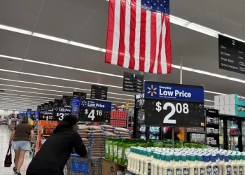 월마트, ‘매장 창고화’로 당일배송 확대…아마존 추격