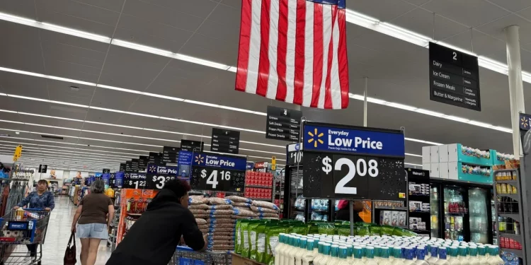 월마트, ‘매장 창고화’로 당일배송 확대…아마존 추격