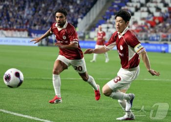 박지성과 전설들의 진심 담은 승부…수원삼성 레전드, OGFC에 1-0 승