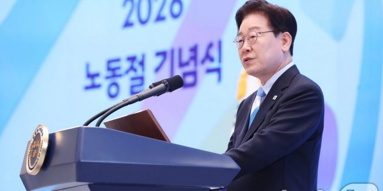 李대통령 “반기업·반노동 이분법 깨고 미래로”…첫 노동절 기념식