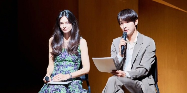 송중기♥케이티, 무대 위 투샷 …부부 동반 첫 공식석상서 뽐낸 ‘환상 비주얼’