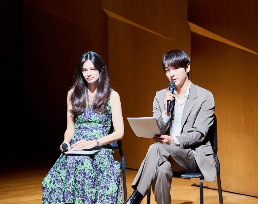 송중기♥케이티, 무대 위 투샷 …부부 동반 첫 공식석상서 뽐낸 ‘환상 비주얼’