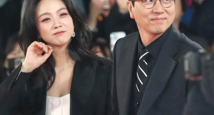 48세 탕웨이, 둘째 임신 ‘경사’…플랫슈즈 신고 배 나온 모습 포착