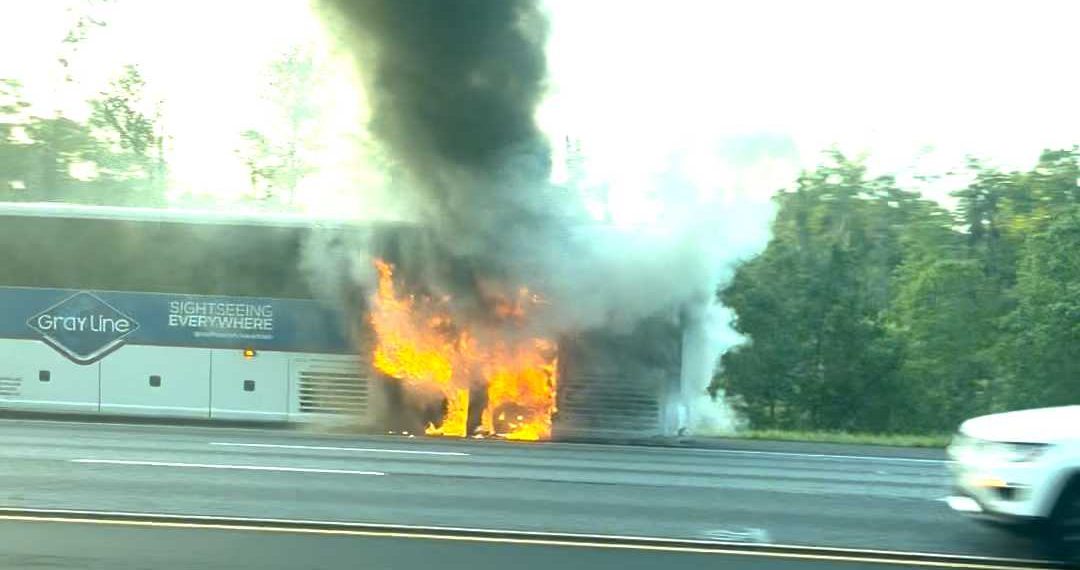 I-95 스쿨버스 화재… 학생 12명·기사 전원 무사 대피