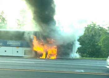 I-95 스쿨버스 화재… 학생 12명·기사 전원 무사 대피