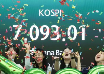 ‘단숨에 7300’ 코스피 신고가 행진…26만전자·160만닉스