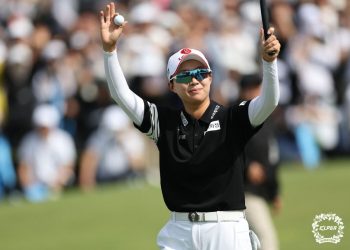 김효주, 5년 만에 국내 대회 우승…중학생 김서아 ‘홀인원