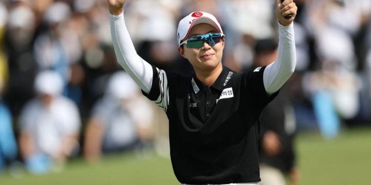 김효주, 5년 만에 국내 대회 우승…중학생 김서아 ‘홀인원