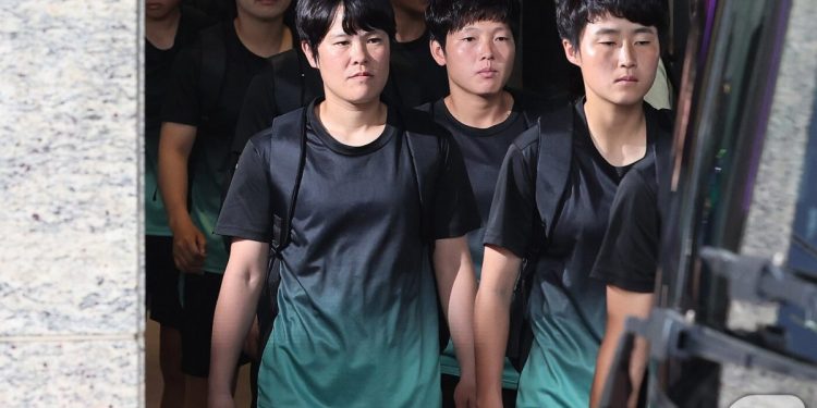 일본 언론, 北 내고향축구단에 ‘뜨거운 관심’…공항 입국부터 취재
