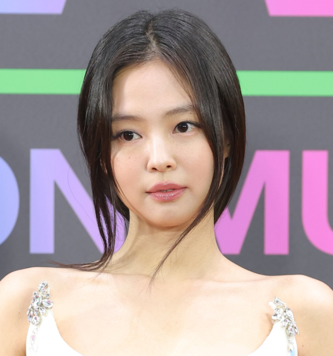 블랙핑크 제니, 1인 기획사에서 얼마 벌었나…설립 후 2년간 정산금 238억