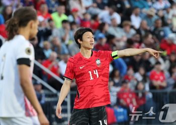 결국 ‘만능 키’ 잡은 홍명보…이재성·황인범 ‘축구 도사’들이 만났다