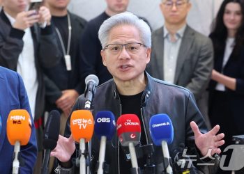 젠슨 황 “한국은 AI ‘넘버3’…리딩 국가 자리매김”