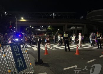 BTS 부산 공연 피날레…’보랏빛 축제’ 안고 귀갓길 오른 아미