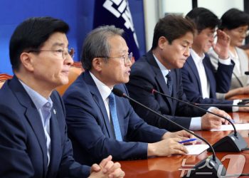與 “선관위, 상임 체제로 개편 등 근본적 개혁 추진… 내년초 개헌 검토”