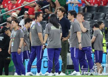 “완전히 청소 않으면 계속 반복” 축구 레전드들도 화 났다