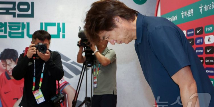 홍명보 사퇴 “모든 결과 감독 책임”…임기 7개월 앞두고 불명예 퇴진