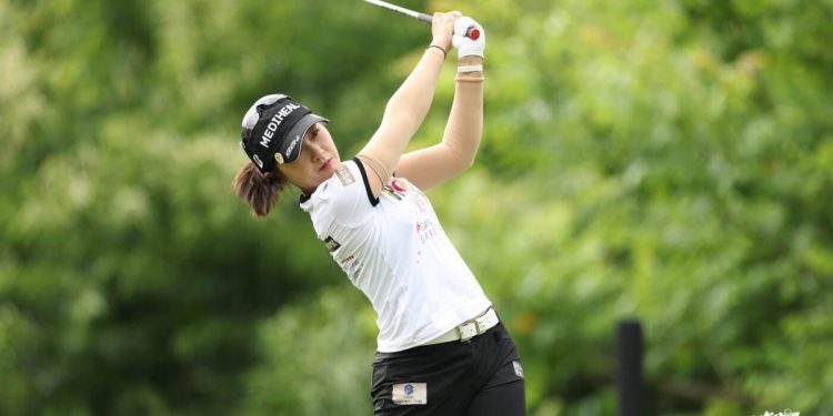 박현경, JLPGA ‘최고 상금’ 어스 몬다민컵 우승…日 대회 첫 정상