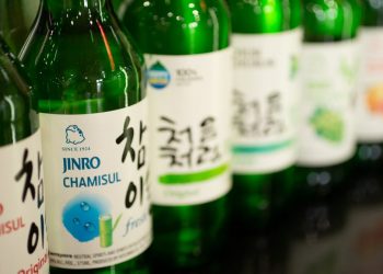 “위스키·보드카 비켜라”… 한국 소주, K-콘텐츠 바람 타고 글로벌 대중화 ‘우뚝’