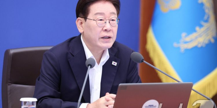 李대통령 “잠재성장률 3%, 세계무역 4강, 국민소득 5만불 원년으로”