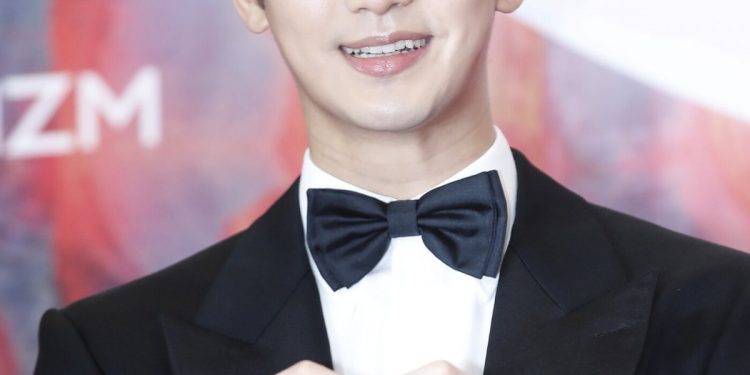 ‘광고 복귀’ 김수현, 차기작 40편 몰렸다…업계도 ‘촉각’