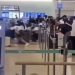 체크인 먼저 하려 100명이 ‘우르르’…인천공항 집단 새치기 뭐지?[영상]