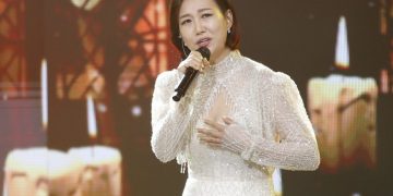 가수 장윤정 모친 ‘수천만 원대 투자 사기’ 혐의로 구속