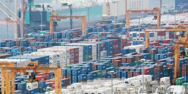 2분기 GDP 0.6% 성장…전망 0.4%p 웃돌아 연속 ‘서프라이즈’