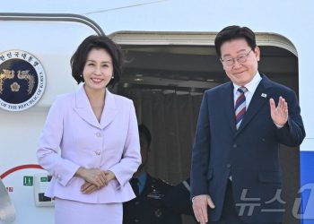 부동산·증시에 발목잡힌 李대통령 지지율 ‘최저치’…靑 악재 돌파 고심