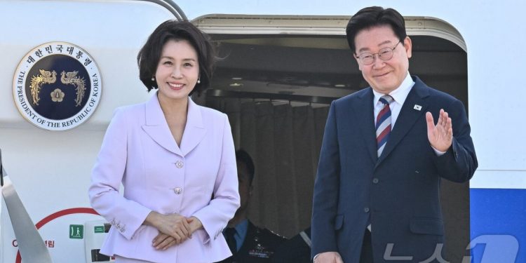 부동산·증시에 발목잡힌 李대통령 지지율 ‘최저치’…靑 악재 돌파 고심