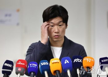 한국 축구 흔든 ‘성 접대’ 파문에 박지성 “신뢰 회복 방법 고민해야”