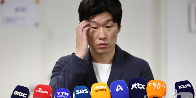 한국 축구 흔든 ‘성 접대’ 파문에 박지성 “신뢰 회복 방법 고민해야”