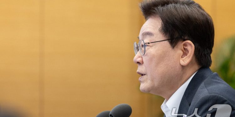 靑 “4년 중임 대통령제, 국민수용성 높아…개헌, 국회서 논의·추진 바람직”