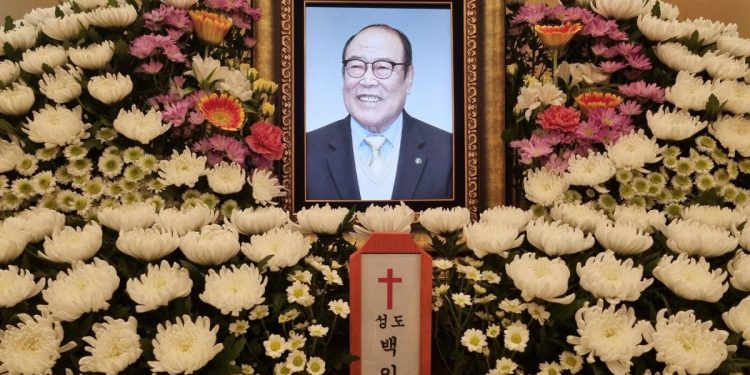 ‘전설의 4할 타자’ 백인천 전 감독 영결식…유족·야구인들 마지막 인사