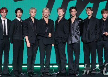21세기 최초 ‘빌보드 200’ 9연속 1위 그룹…스트레이 키즈 “대기록…영광”