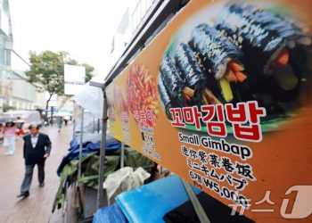 친구 만나기도, 집 구하기도, 취업도 어렵다…청년 삶 옥죄는 ‘3중고’
