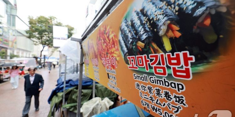 친구 만나기도, 집 구하기도, 취업도 어렵다…청년 삶 옥죄는 ‘3중고’