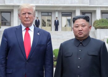트럼프 “한미훈련 축소” 김정은 손짓…韓에는 안보·무역 이중압박