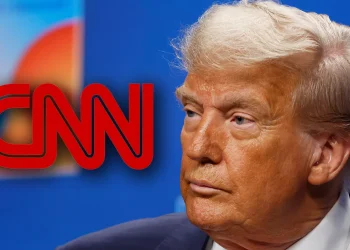 백악관서 쫓겨난 CNN 등 3사 소송 준비…트럼프 측근 “정당 조치”