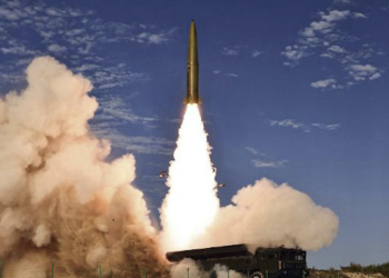 북한, 3시간 간격 SRBM 2발 발사…각 450km·600km 이상 비행