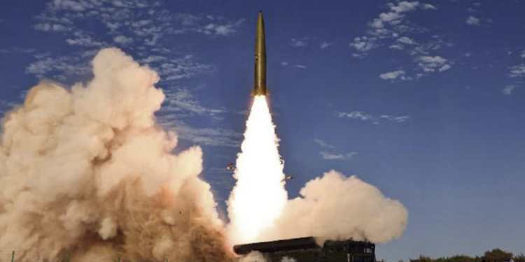 북한, 3시간 간격 SRBM 2발 발사…각 450km·600km 이상 비행